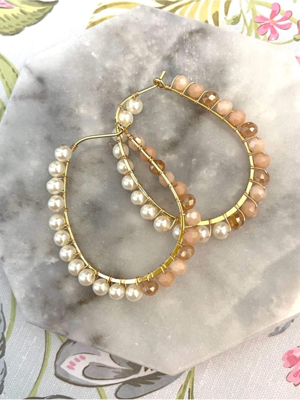 Stitch Fix Peach & Pearl Beaded Gold Toned Hoop Pierced Earrings